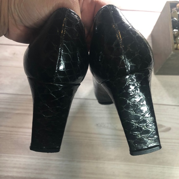 Stuart Weitzan Black Heels classic  Pumps - Picture 6 of 7